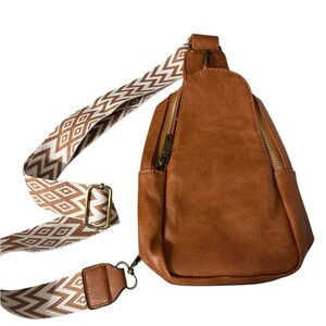 NWOT Amazon Stylish Tan Crossbody Bag with Patterned adj rem strap cute 🥰